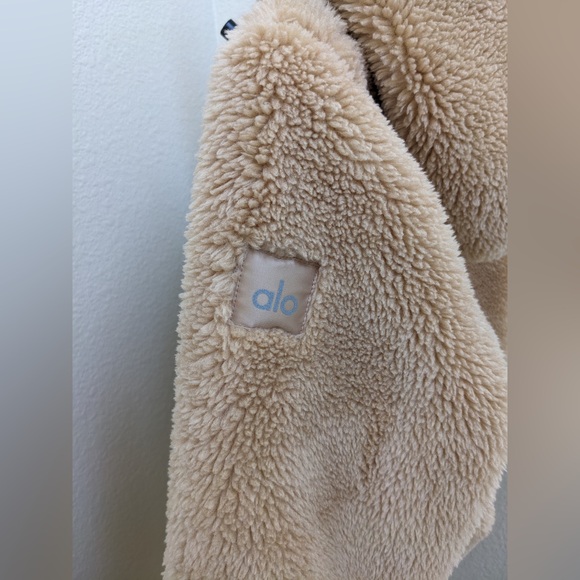 ALO Yoga LA Sherpa Jacket - XS Camel - Picture 7 of 11